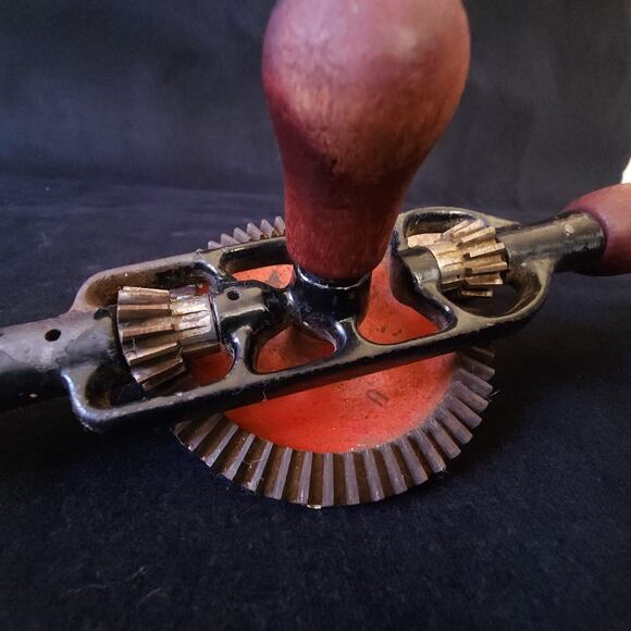 Antique Vintage Millers Falls 77 Single Speed Hand Drill Egg Beater Crack Tool - Picture 9 of 9